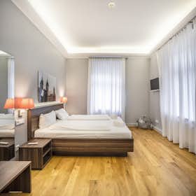 Apartment for rent for €1,850 per month in Heidelberg, Rohrbacher Straße