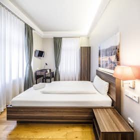 Apartment for rent for €1,350 per month in Heidelberg, Rohrbacher Straße