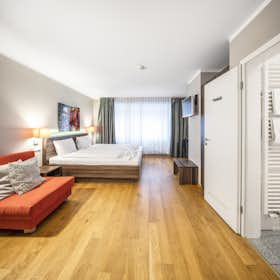 Apartment for rent for €1,750 per month in Heidelberg, Rohrbacher Straße