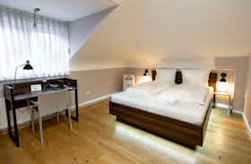 单间公寓 正在以 €1,750 的月租出租，其位于 Heidelberg, Rohrbacher Straße