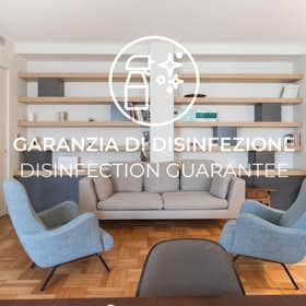 Apartment for rent for €2,800 per month in Milan, Via Ferdinando Bocconi