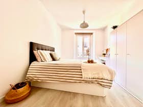 Private room for rent for €635 per month in Madrid, Calle de Toledo