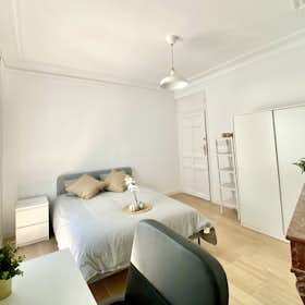 Private room for rent for €660 per month in Madrid, Calle de Toledo