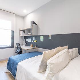 Wohnung for rent for 880 € per month in Sevilla, Calle Camilo José Cela