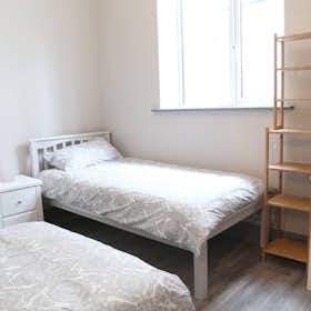 Casa for rent for € 1.860 per month in Dublin, The Rise