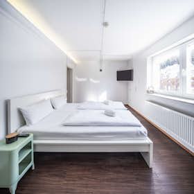 Apartment for rent for €2,150 per month in Heidelberg, Rohrbacher Straße