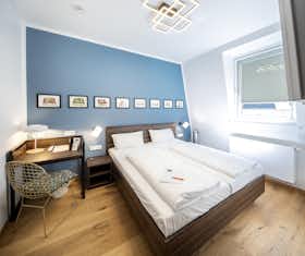 Apartment for rent for €2,000 per month in Heidelberg, Friedrich-Ebert-Anlage