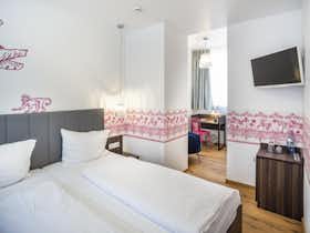 Appartement te huur voor € 2.000 per maand in Heidelberg, Friedrich-Ebert-Anlage