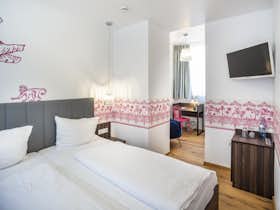 公寓 正在以 €2,000 的月租出租，其位于 Heidelberg, Friedrich-Ebert-Anlage