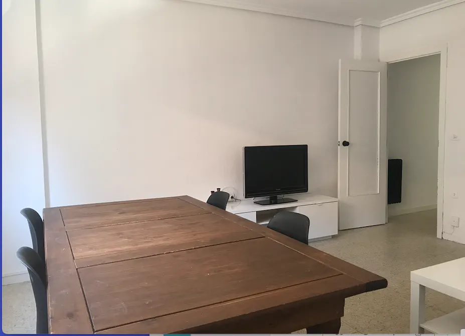 Private room in Calle Conde de Cabarrús, Salamanca 4