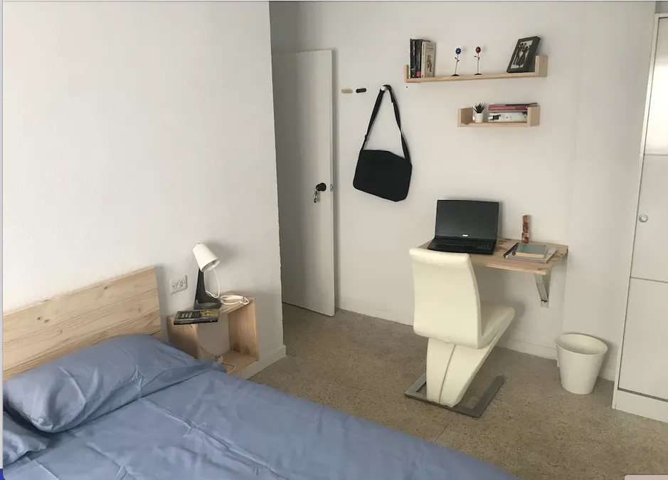 Private room in Calle Conde de Cabarrús, Salamanca