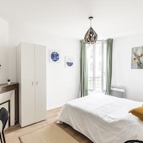 Wohnung zu mieten für 2.600 € pro Monat in Courbevoie, Avenue de la République