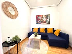 Apartment for rent for €1,500 per month in Madrid, Calle de Toledo