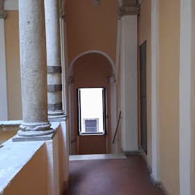 Studio for rent for €1,200 per month in Perugia, Via Cartolari