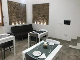 Private room for rent for €450 per month in Vibo Valentia, Via Enrico Gagliardi