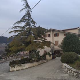 Apartment for rent for €350 per month in Altino, Via John Fante