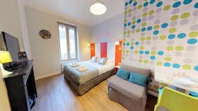 单间公寓 正在以 €1,350 的月租出租，其位于 Lyon, Rue des Charmettes