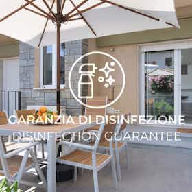 Квартира сдается в аренду за 1 963 € в месяц в San Bartolomeo al Mare, Via Cristoforo Colombo