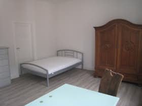 Отдельная комната сдается в аренду за 730 € в месяц в Frankfurt am Main, Auf der Beun