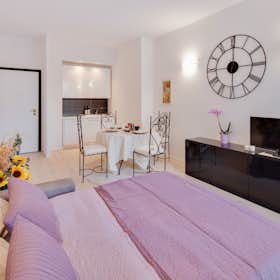 Appartement te huur voor € 1.250 per maand in Florence, Via Giuseppe Verdi
