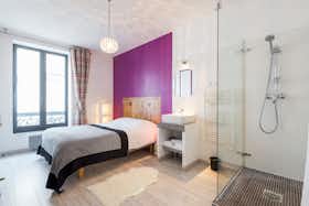 Apartament de închiriat pentru 1.500 EUR pe lună în Lyon, Rue d'Anvers