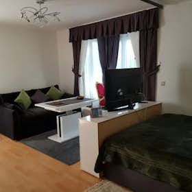 Appartement te huur voor € 1.600 per maand in Stuttgart, Lindenschulstraße
