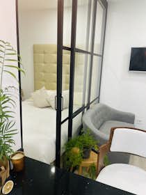 Apartment for rent for €1,300 per month in Madrid, Calle de la Ruda