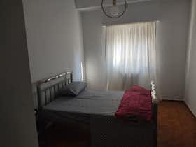 Appartement te huur voor € 800 per maand in Kallithéa, Kremou