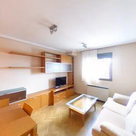 Lägenhet att hyra för 1 390 € i månaden i Madrid, Calle de Pedro Alonso