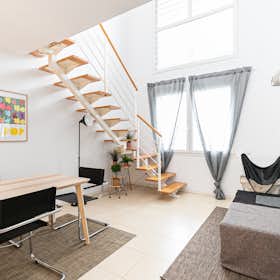 Apartment for rent for €1,100 per month in Barcelona, Carrer del Cinca
