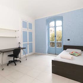 Studio for rent for €590 per month in Turin, Via Bernardino Galliari