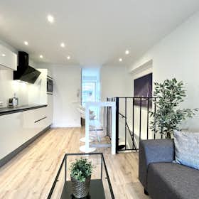 公寓 正在以 €1,895 的月租出租，其位于 Rotterdam, Vrouw-Jannestraat
