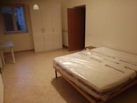 私人房间 正在以 €380 的月租出租，其位于 Aversa, Via Alessandro La Marmora