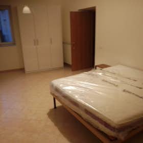 Cameră privată de închiriat pentru 380 EUR pe lună în Aversa, Via Alessandro La Marmora