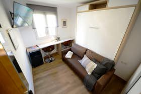 Private room for rent for €525 per month in Bilbao, Zabalbide kalea