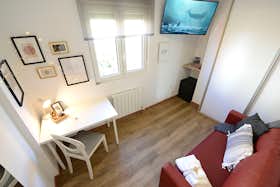 Private room for rent for €525 per month in Bilbao, Zabalbide kalea