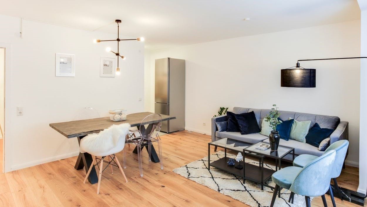 Wohnung zu mieten für 1.950 € pro Monat in Düsseldorf, Düsselthaler Straße