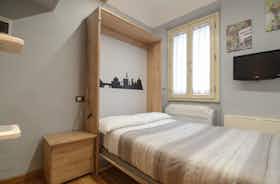 单间公寓 正在以 €800 的月租出租，其位于 Florence, Via di San Giuseppe