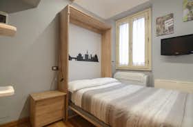 单间公寓 正在以 €800 的月租出租，其位于 Florence, Via di San Giuseppe