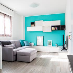 Apartment for rent for €2,150 per month in Milan, Via Luigi Canonica