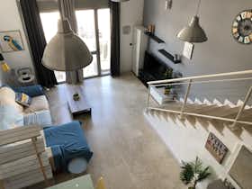 Lägenhet att hyra för 1 250 € i månaden i Madrid, Calle Laguna del Marquesado
