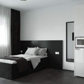 Appartement te huur voor € 1.095 per maand in Offenbach, Mühlheimer Straße