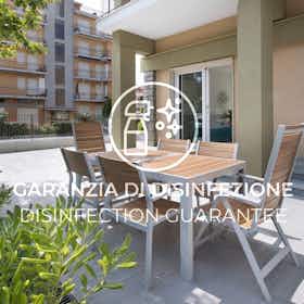 Mieszkanie do wynajęcia za 2066 € miesięcznie w mieście San Bartolomeo al Mare, Via Cristoforo Colombo