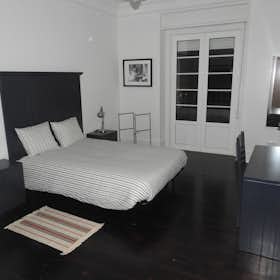 Private room for rent for €700 per month in Lisbon, Avenida Praia da Vitória