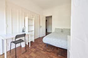Private room for rent for €550 per month in Lisbon, Avenida Elias Garcia