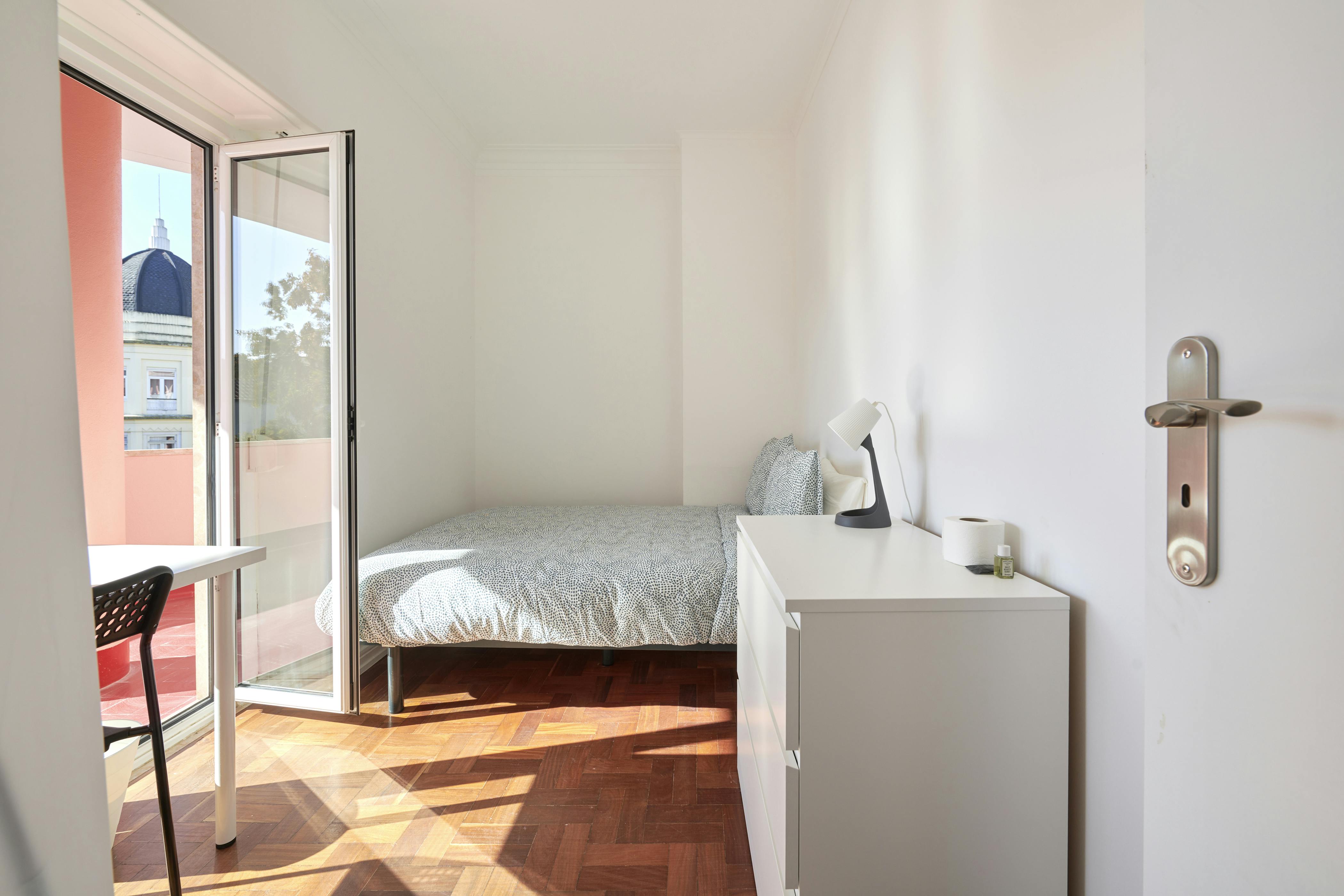 Chambre privée à louer pour 450 €/mois à Lisbon, Avenida Elias Garcia