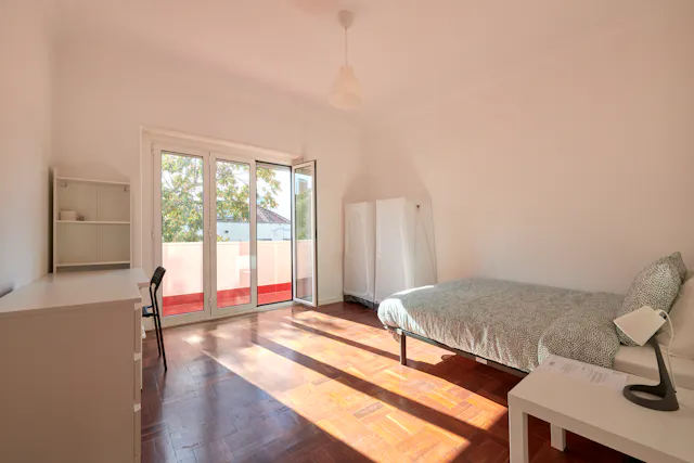 Private room in Avenida Elias Garcia, Lisbon (1136190) room image 1