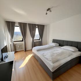 Apartment for rent for €2,950 per month in Köln, Heumarkt