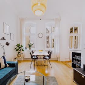Apartment for rent for €2,500 per month in Berlin, Sredzkistraße