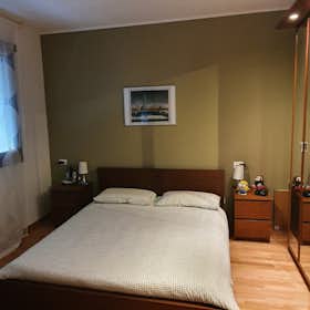 Appartement te huur voor € 1.600 per maand in Bologna, Via Marco Emilio Lepido